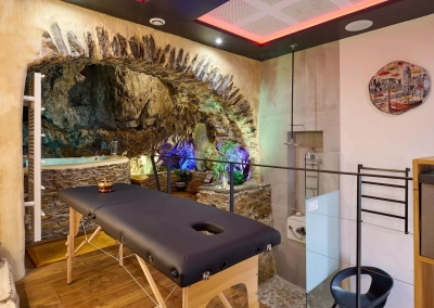 Espace bien-être avec table de massage – Le Ginkgo